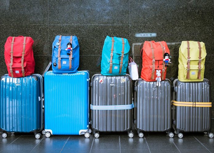Τα 8 απαραίτητα αντικείμενα για το ταξίδι σου