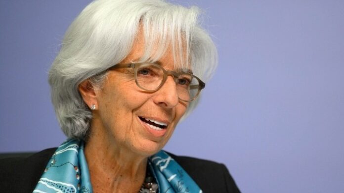 w04-212209lagarde18